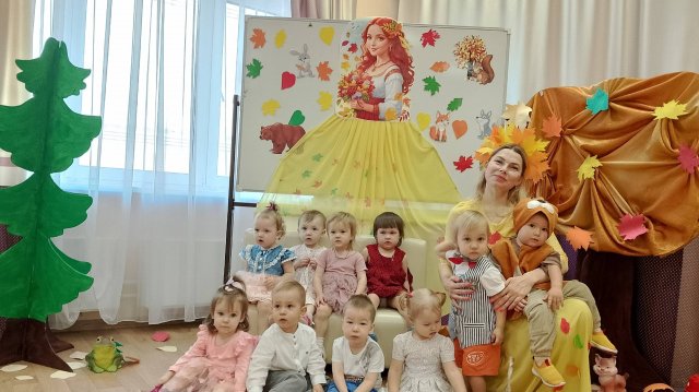 "Золотая осень бродит по дорожке" 2 группа.