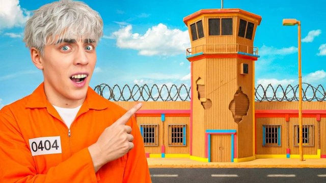 Побег из Самой ОХРАНЯЕМОЙ КАРТОННОЙ ТЮРЬМЫ !   А4