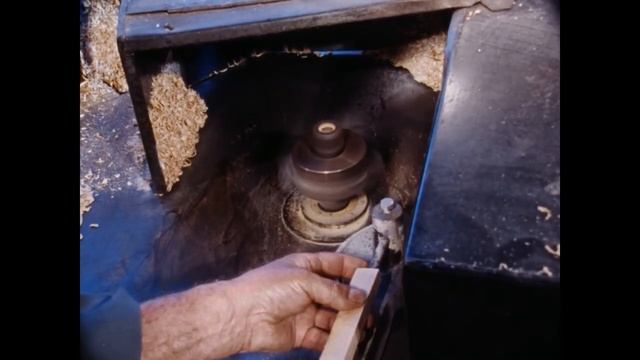 Внутри фабрики по обработке дерева. Старая школа.