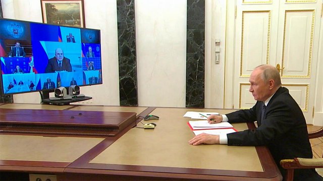 Владимир Путин обсудил с Совбезом РФ работу ОПК и безопасность на дорогах