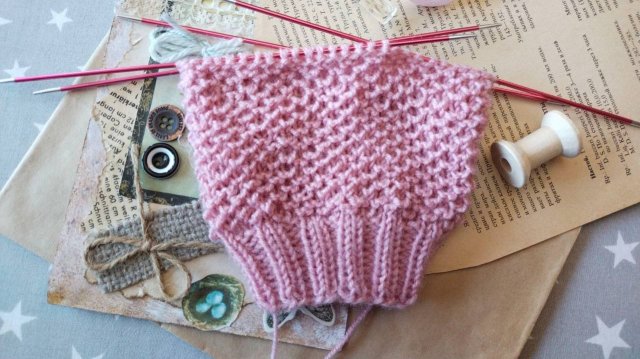 Интересный фоновый узор для вязания носочков / просто вяжется / схема узора.