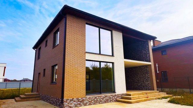 Современный двухэтажный дом с террасой!