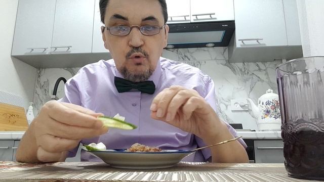 Ужин. Очень скромный ужин. Подобрал все остатки.