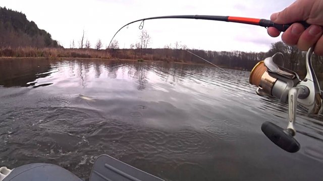 Ловля щуки на джиг! Рыбалка на спиннинг в конце сентября!