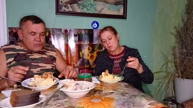 Жизнь в деревне. Пирамиду тут мне накидала