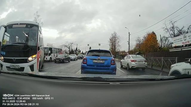 Вроде курьеры на велосипедах, но ведут себя уже как настоящие хрусты