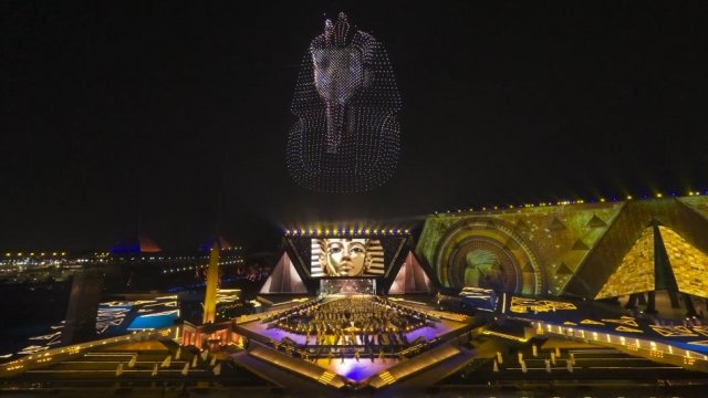 Световое шоу с участием 5000 Дронов, открытие Большого Египетского музея.