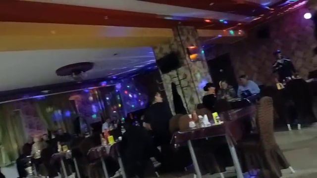 Отдыхаем в кафе встреча на празднике.Музыка танцы, город Прокопьевск