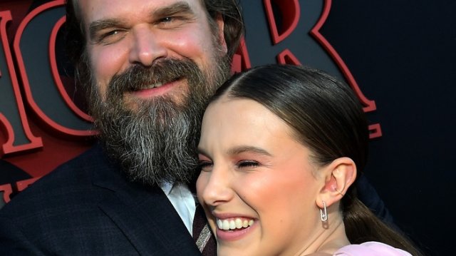 Милли Бобби Браун обвинила Харбора // очень странные дела 5 сезон