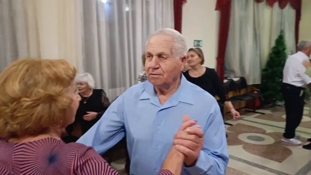 2 ноября.А в вагоне-ресторане...