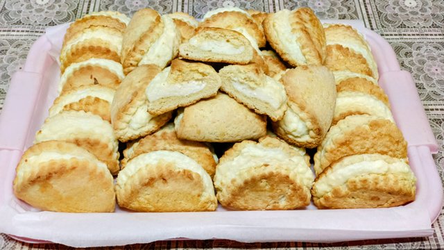 "Жизнь на пенсии".. Приготовила "СОЧНИКИ С ТВОРОГОМ ", по заказу.