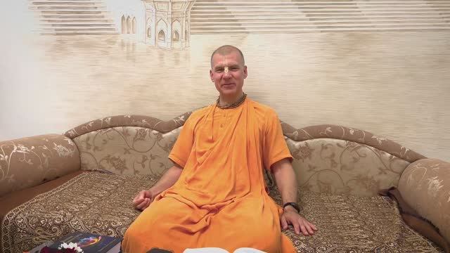 Почему Кришна может не давать большие деньги человеку? История про перевоз больших денег в Москву.