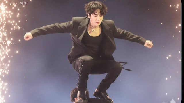 Эти выкрутасы Чонгука на сцене погрузили зал в оцепенение!