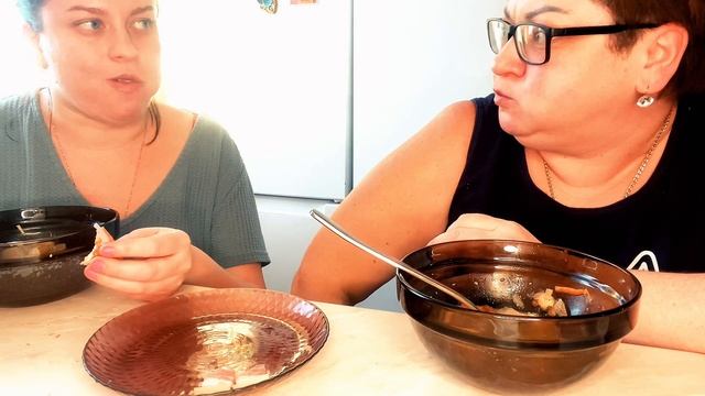ДОЧЬ учит не разумную МАТЬ😉/Борщ удался,а Рыбу пересолила🤷/Мукбанг