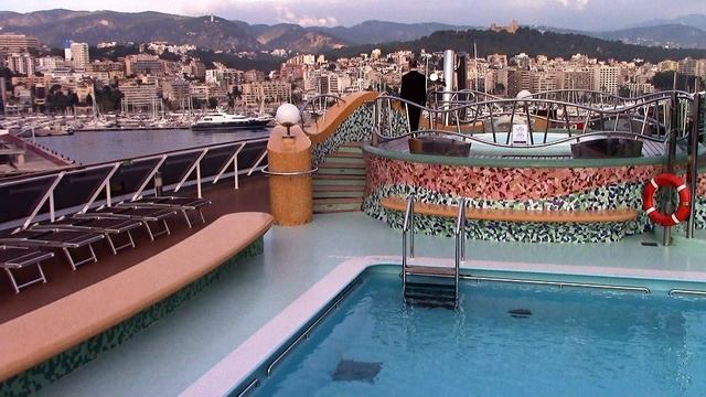 по лайнеру во фраке