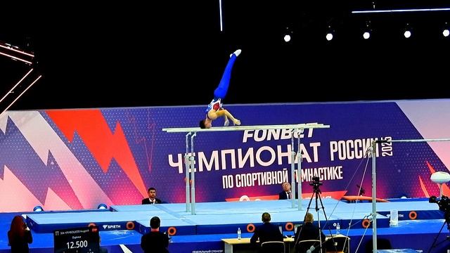 КИСЕЛЬ Евгений 305 на брусьях