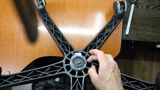 Ремонт офисного стула. Заводская недоработка.
