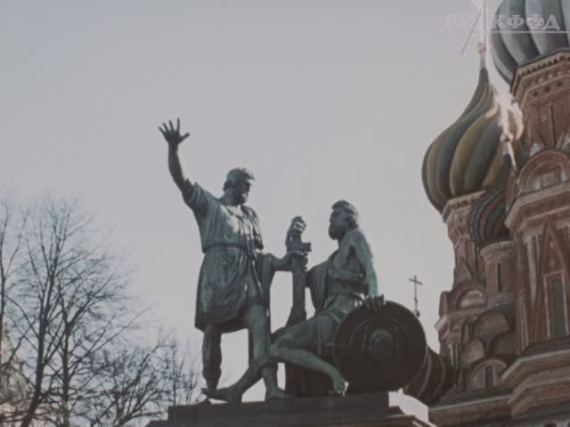 К/ф «И возродится храм на Красной площади» (1990 г.).