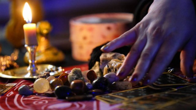 Вовсе не колдунья: подмосковная «ясновидящая» оказалась шарлатанкой