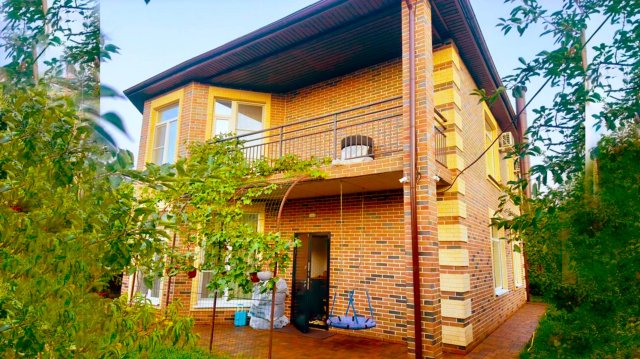 Просторный дом с ремонтом, мебелью и баней в Краснодаре