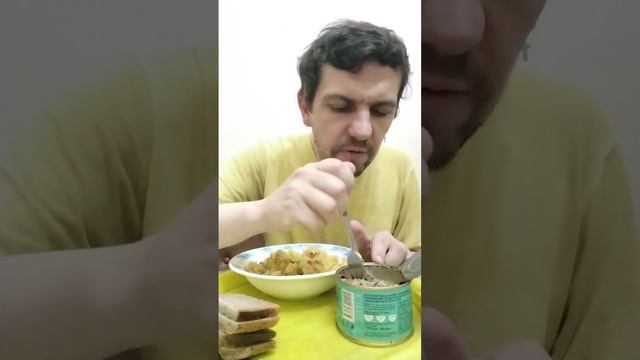 Мукбанг обжор / жареная картошка с рыбными консервами / вкусно быстро и полезно