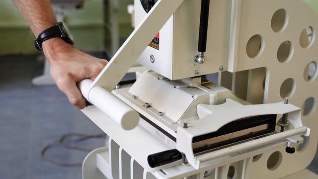 Тиснения на коже при помощи клише на прессе masterpress01