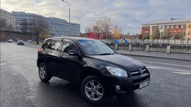 Toyota Rav 4 2010 год