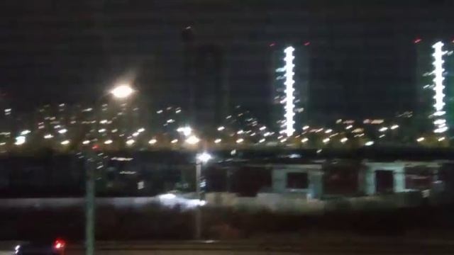 Город, как дюди , и ночью живет! А где живет моя отрада?