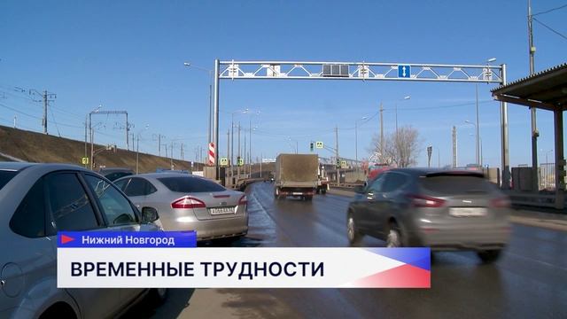 На Борском мосту сейчас регулируют движение сотрудники ГИБДД