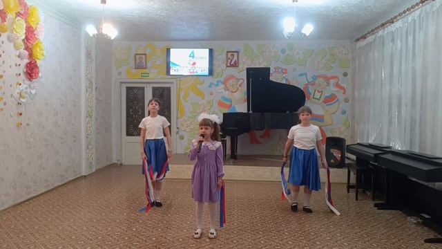 Лазарева Ксения - "Пусть всегда будет солнце". Музыка А.Островского, слова Л.Ошанина