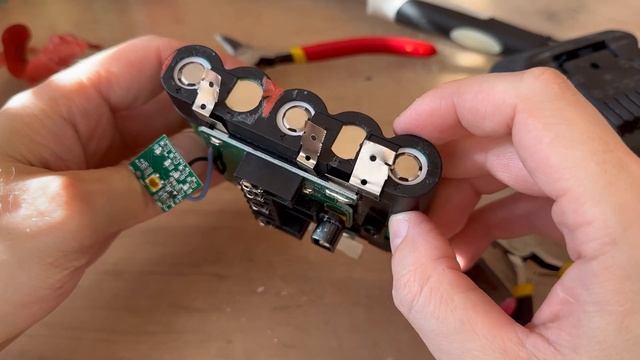 Восстановил аккумулятор без помощи мастера в домашних условиях. Показываю наглядно