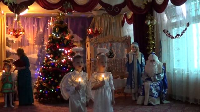 Красивая Рождественская песня в детском саду в подготовительной группе.