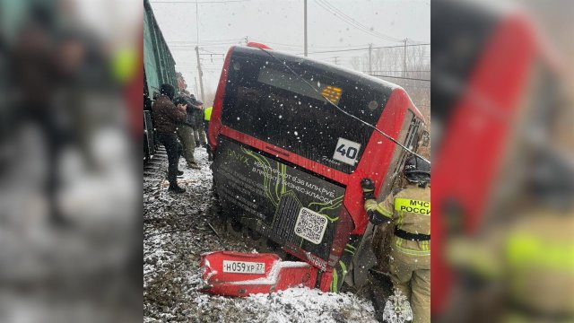 Автобус с пассажирами врезался в поезд в Хабаровском крае