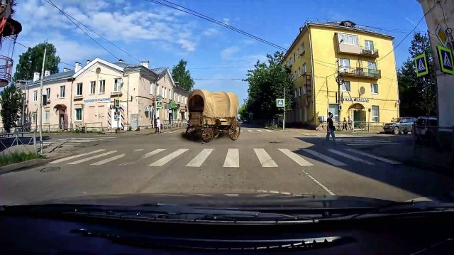 Старая Русса. Срочно на заправку!