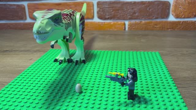 Кража яйца Лего-динозавра