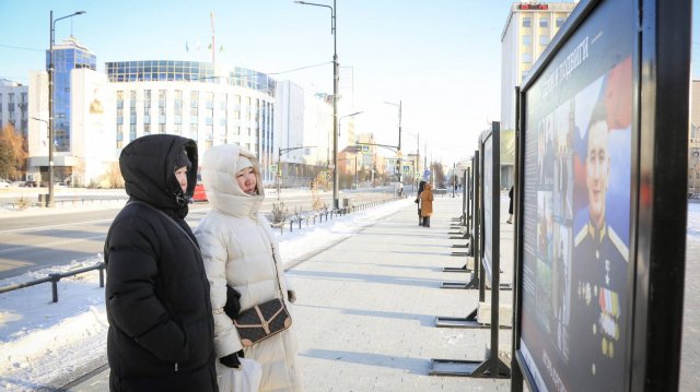 На площади Республики открыта выставка «Герои и подвиги»