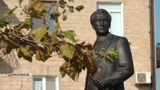 Памятник Джелал-эд-Дину Коркмасову открыли в Махачкале