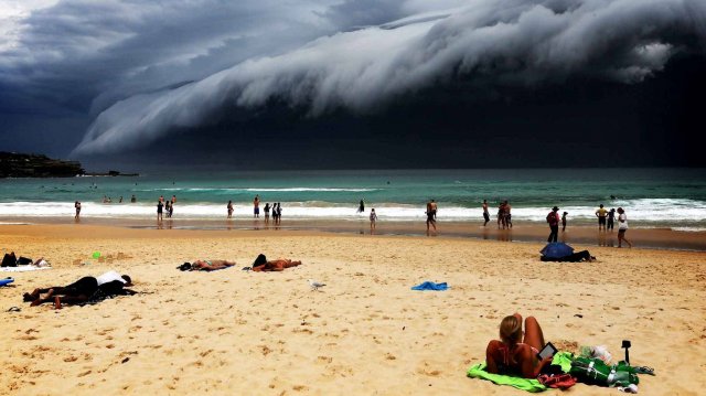 Сильнейшее цунами. Звуки огромных цунами Страшные кадры