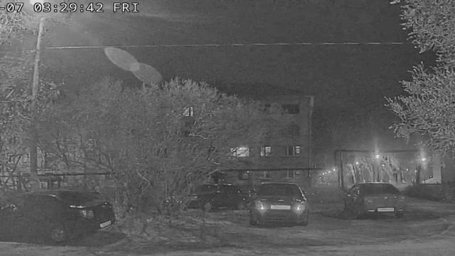 Мощные петарды взорвались на Советской, 16 рано утром!