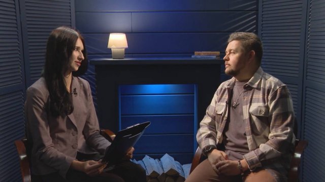 В программе «Вечер у камина» - автор песен и певец Слава Благов!