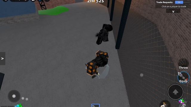 Играю в мм2 извиняюсь за плохой контент)