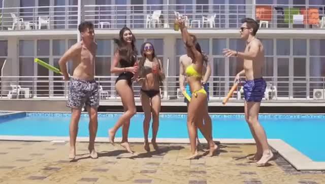 Мы на озере купались Пляжные частушки