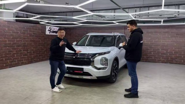 Друзья, Вы только посмотрите, что у нас есть в наличии🚘Mitsubishi Outlander IV