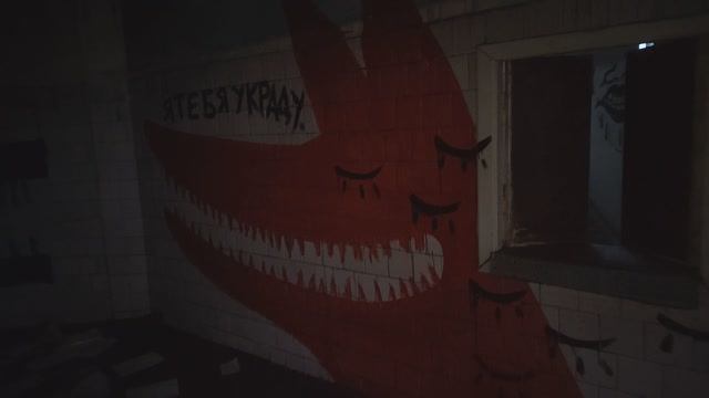 Исследую заброшенную психушку. Захожу в пустые палаты.