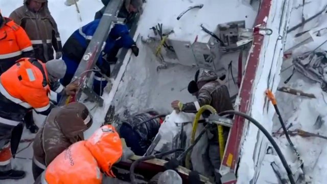 Геолога, попавшего под сход снежной лавины, спасли на Камчатке