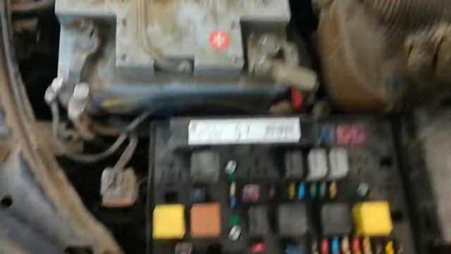 Opel Astra H 2006 год не горит правая фара