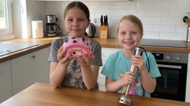 ГОТОВИМ МЕРЕНГОВЫЙ РУЛЕТ🥮/Настя филя