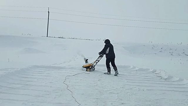 А снег идёт.