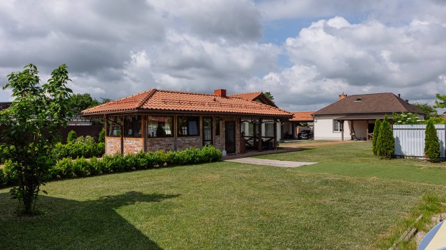 Домовладение, Калининградская область, п. Сосновка, 36 соток, СПА зона, бассейн, Хамам