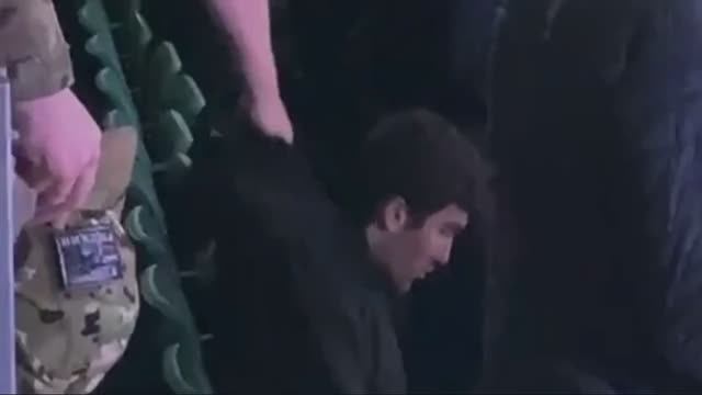 Россияне заставили мигранта встать во время гимна